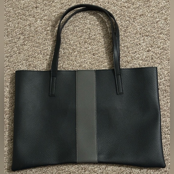 Vince Camuto Handbags - Vince Camuto Luck Tote